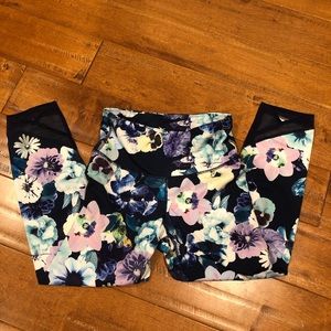 Old Navy Active Wear fitness workout pants Capri